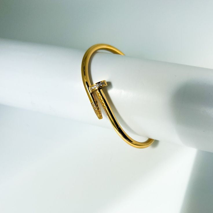 Baby Gold Carto Nail bracelet