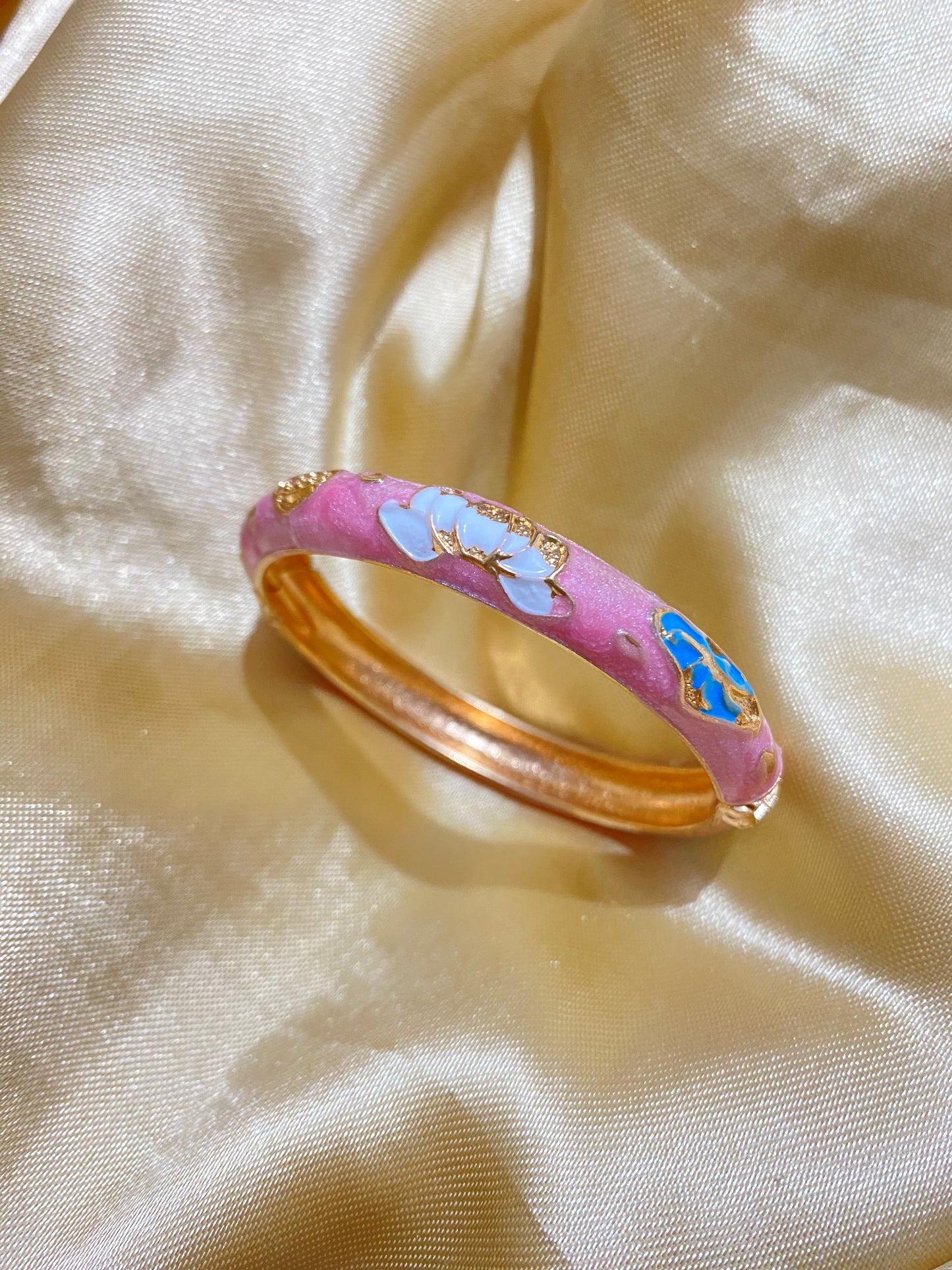 Gulabi Aura Bangle