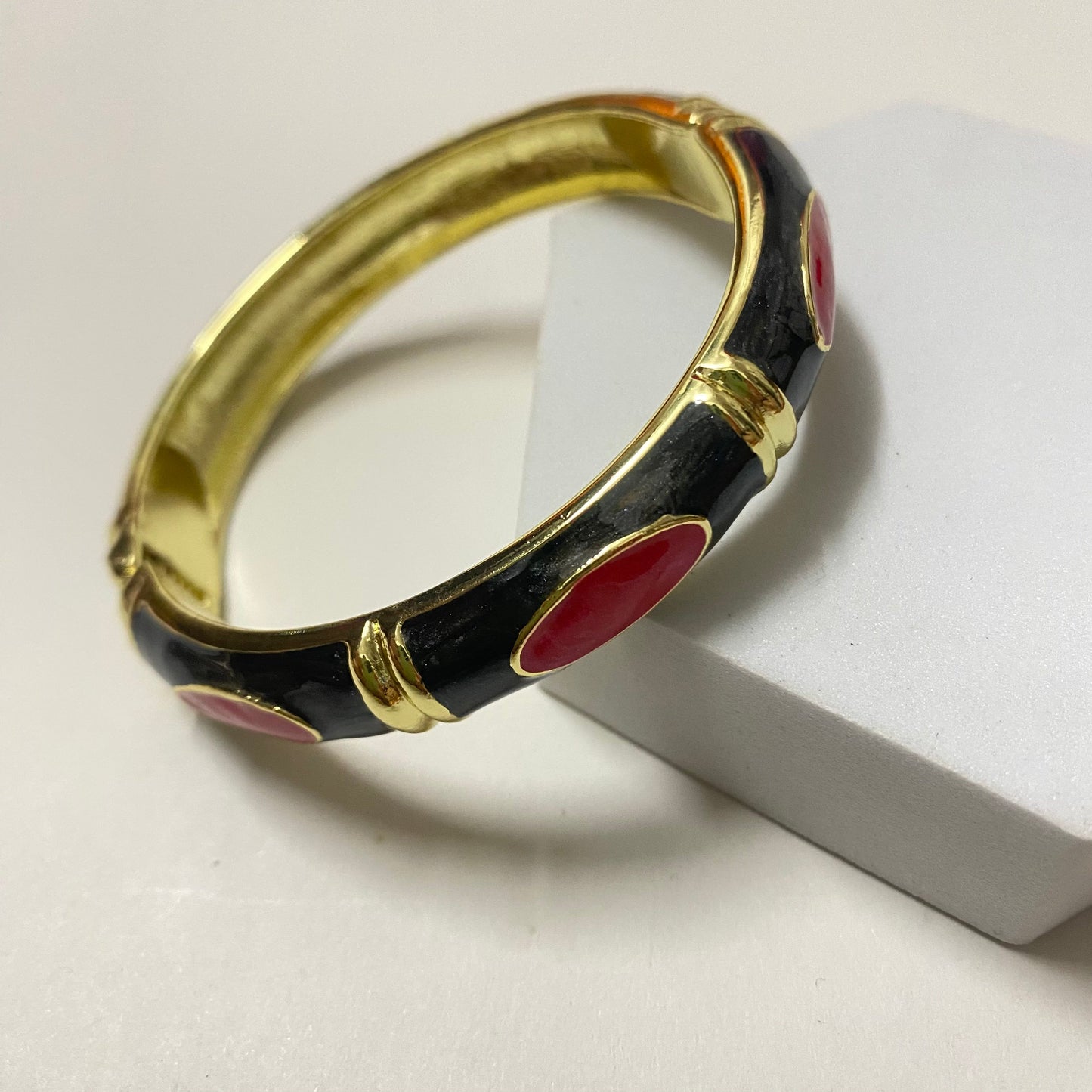 Vanya Bangle