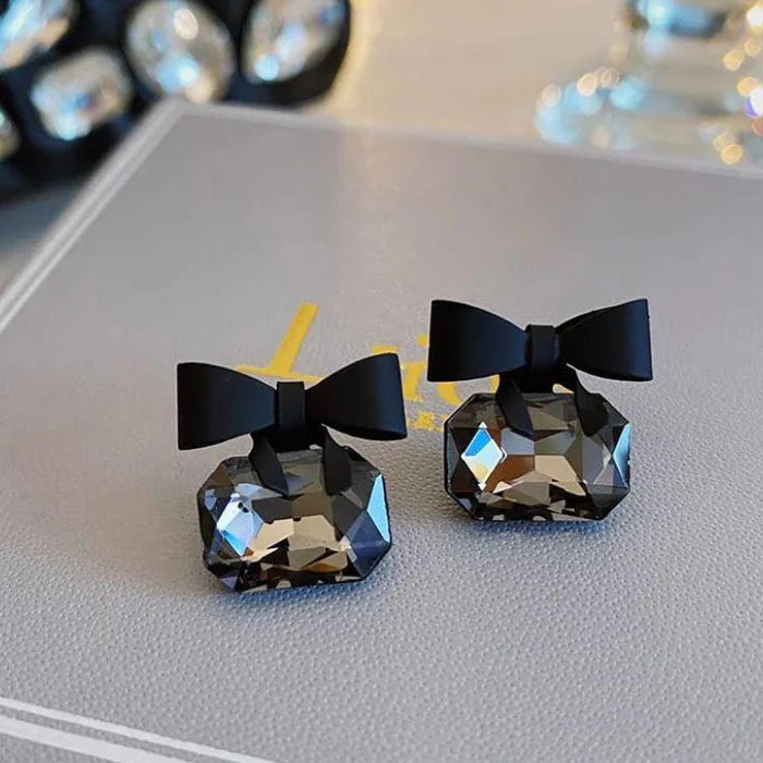 Cutest Black Bow & Pearls