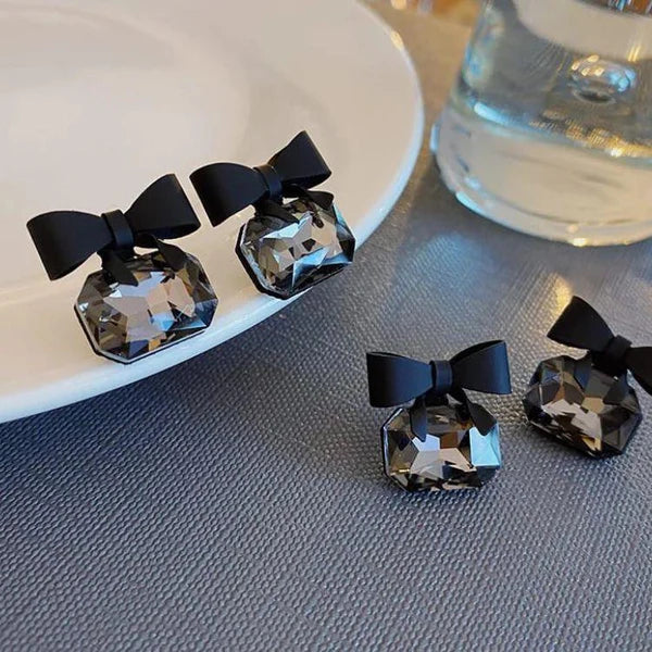 Cutest Black Bow & Pearls