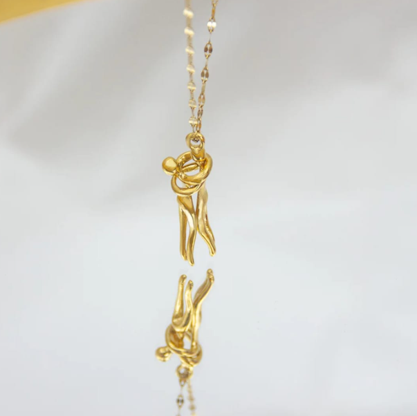 Hug me Necklace