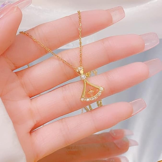 Cute Pendant Gold Beatable Diamond Necklace