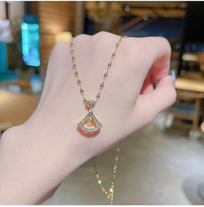 Cute Pendant Gold Beatable Diamond Necklace