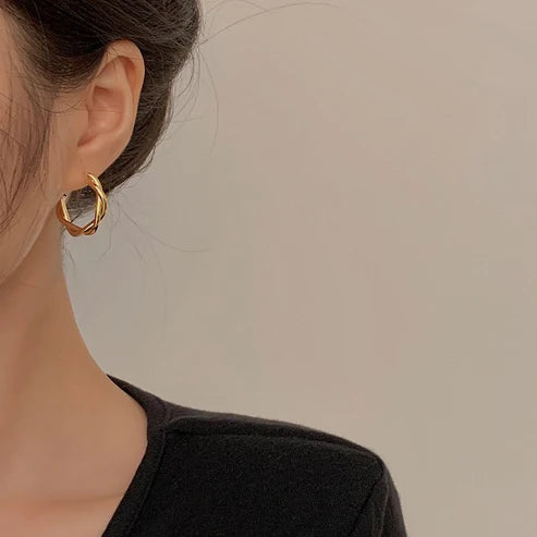 Tiny twisted hoop