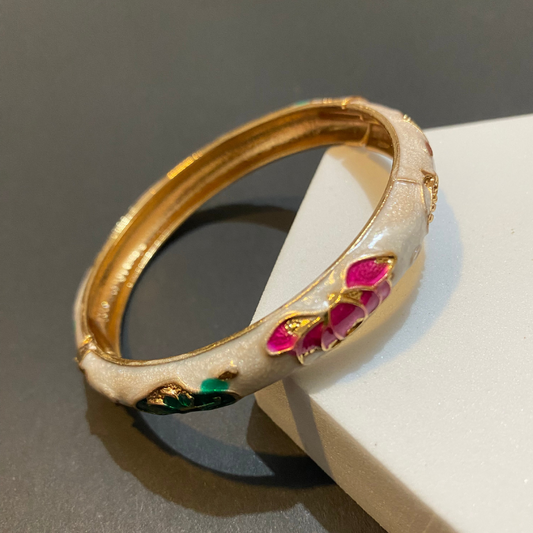 Swan Aura Bangle