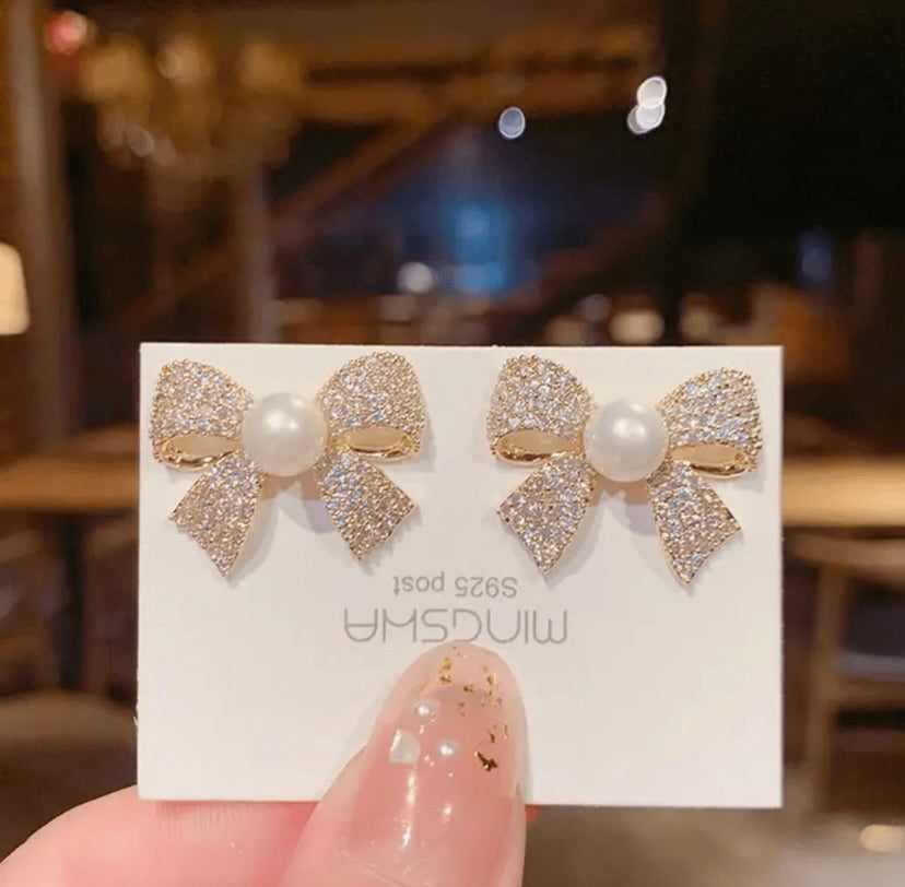 White Bow Pearl Earrings
