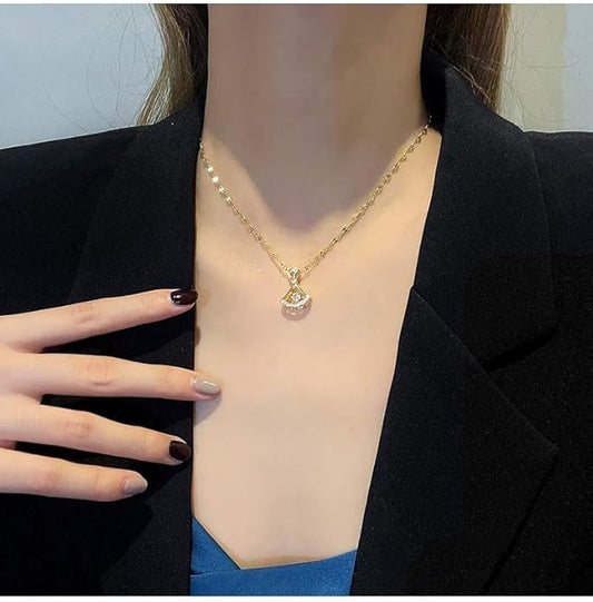 Cute Pendant Gold Beatable Diamond Necklace