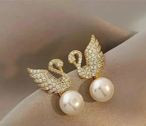 Swan Pearl Earring